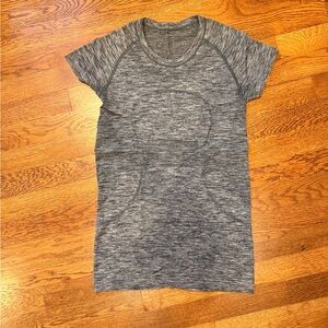 Lululemon Run: Swiftly Tech Short Sleeve, Grey, size 6